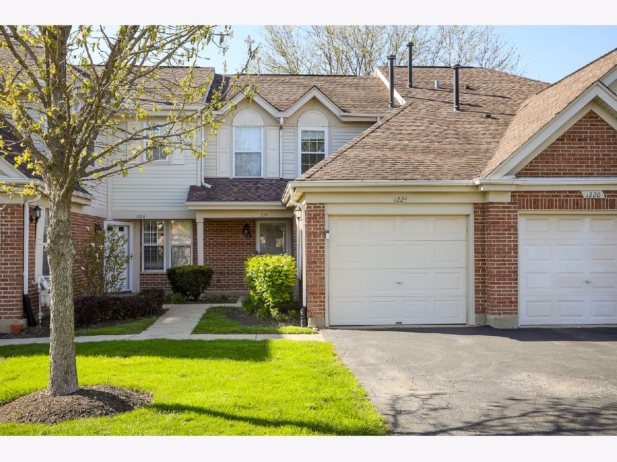 Homes & Townhomes & Condos Sold Old Farm Village Buffalo Grove Illinois, 1224 Clearview