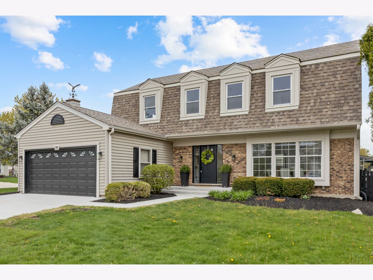 Homes & Condos & Townhomes Sold Sheffield Estates Schaumburg Illinois, 2216 Romm