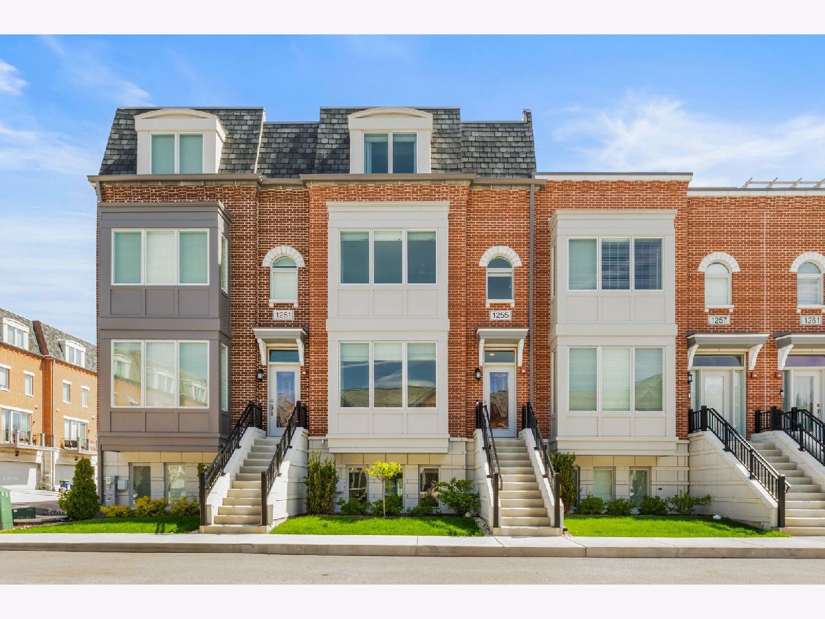 Condos & Townhomes Sold Gateway Northbrook Illinois, 1255 Gateway