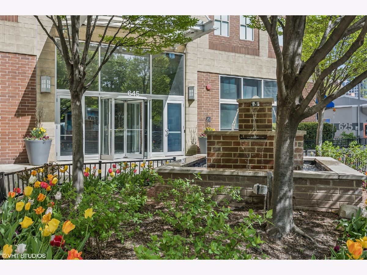 Condominiums Sold Admirals Pointe Chicago Illinois, 645 Kingsbury