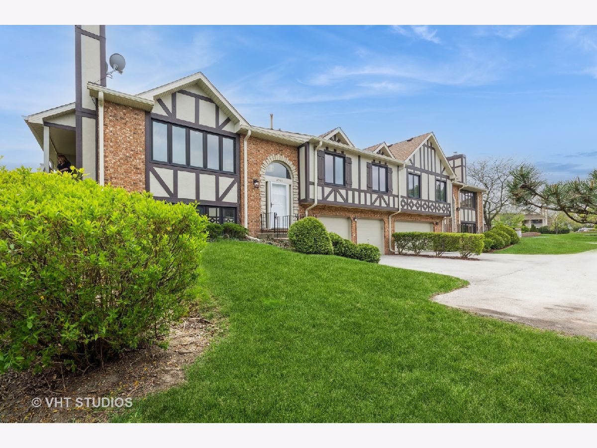 Townhomes & Condos Sold Cambridge Tinley Park Illinois, 17581 Windsor
