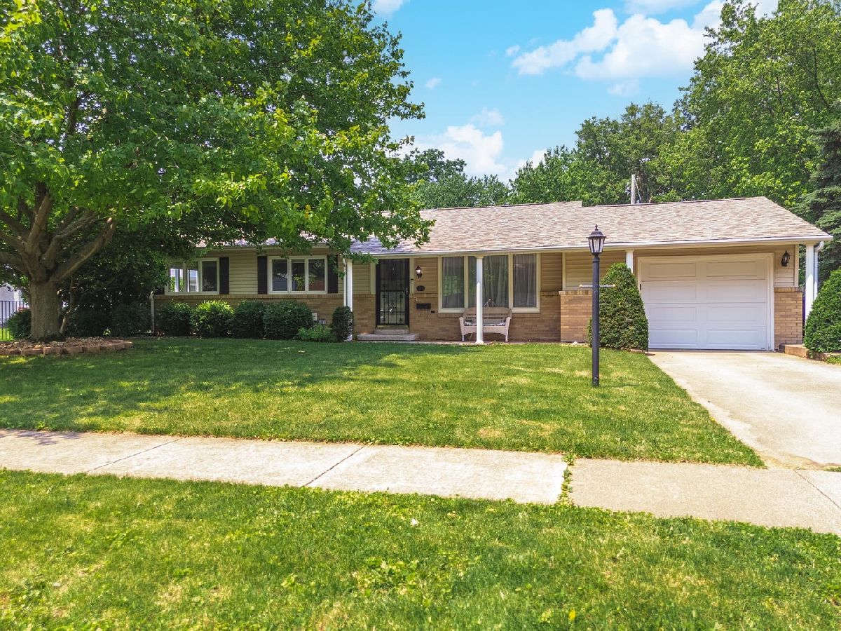 Homes & Condos & Townhomes Sold Holiday Knolls Bloomington Illinois, 504 Delmar