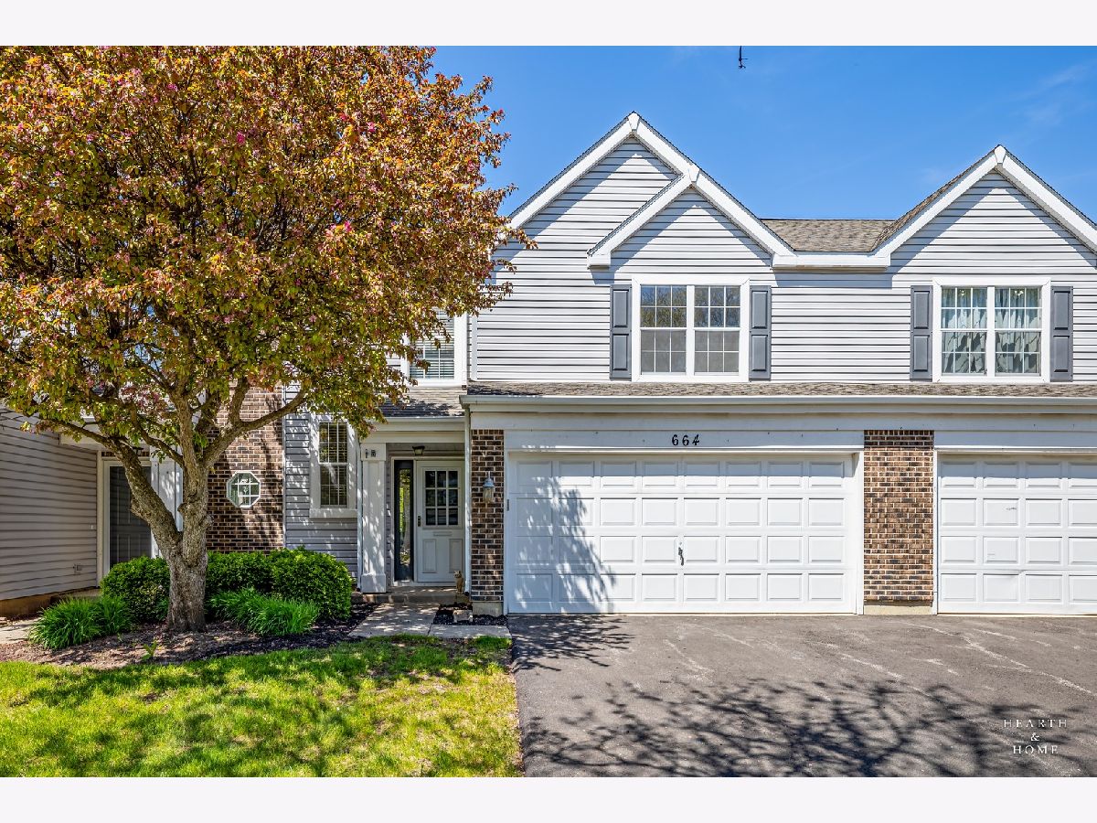 Townhomes Sold Mistwood Crystal Lake Illinois, 664 Silk Oak