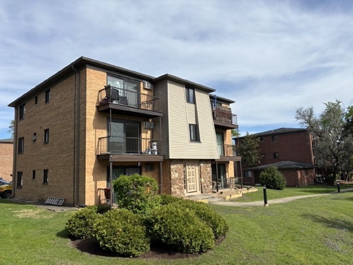 Subdivision Rented Willow View Westmont Illinois, 704 65th