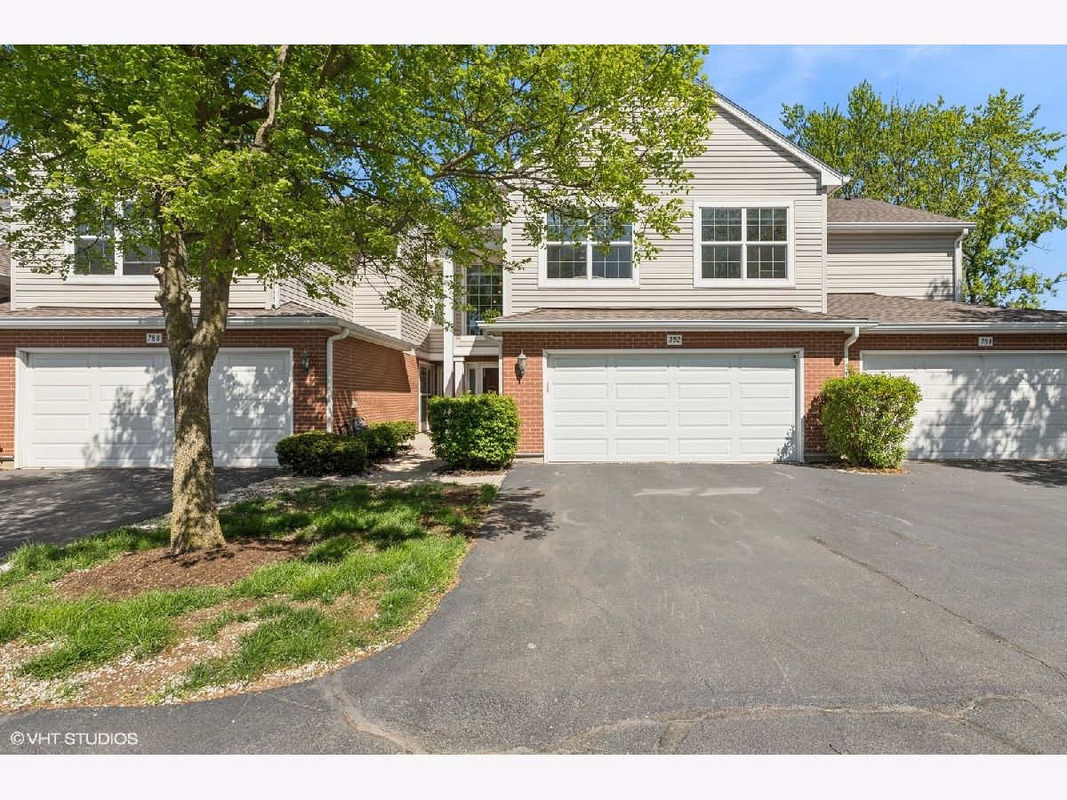 Townhomes & Homes Sold Roseglen Buffalo Grove Illinois, 792 Old Checker