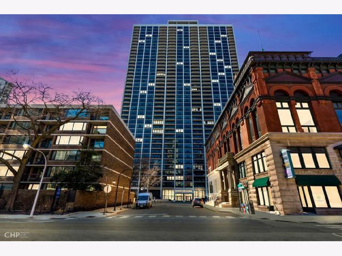 Condos & Townhomes Sold Sandburg Village Chicago Illinois, 1560 Sandburg