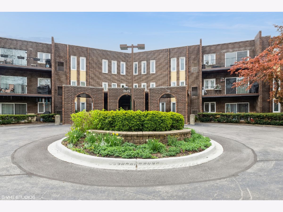 Condominiums Rented Sandpebble Walk Wheeling Illinois, 1525 Sander