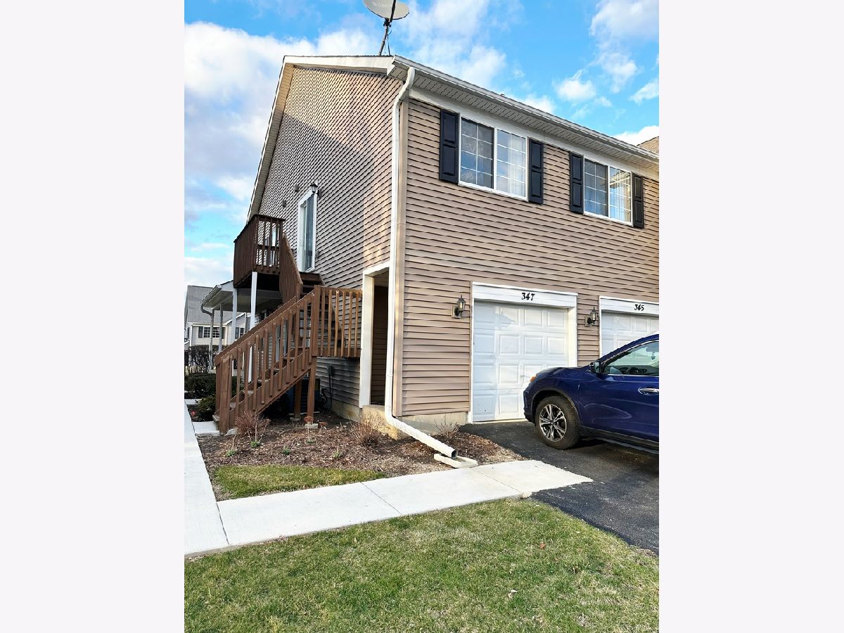 Townhomes & Condos & Homes Sold Woodcreek Village Lake In The Hills Illinois, 347 Village Creek