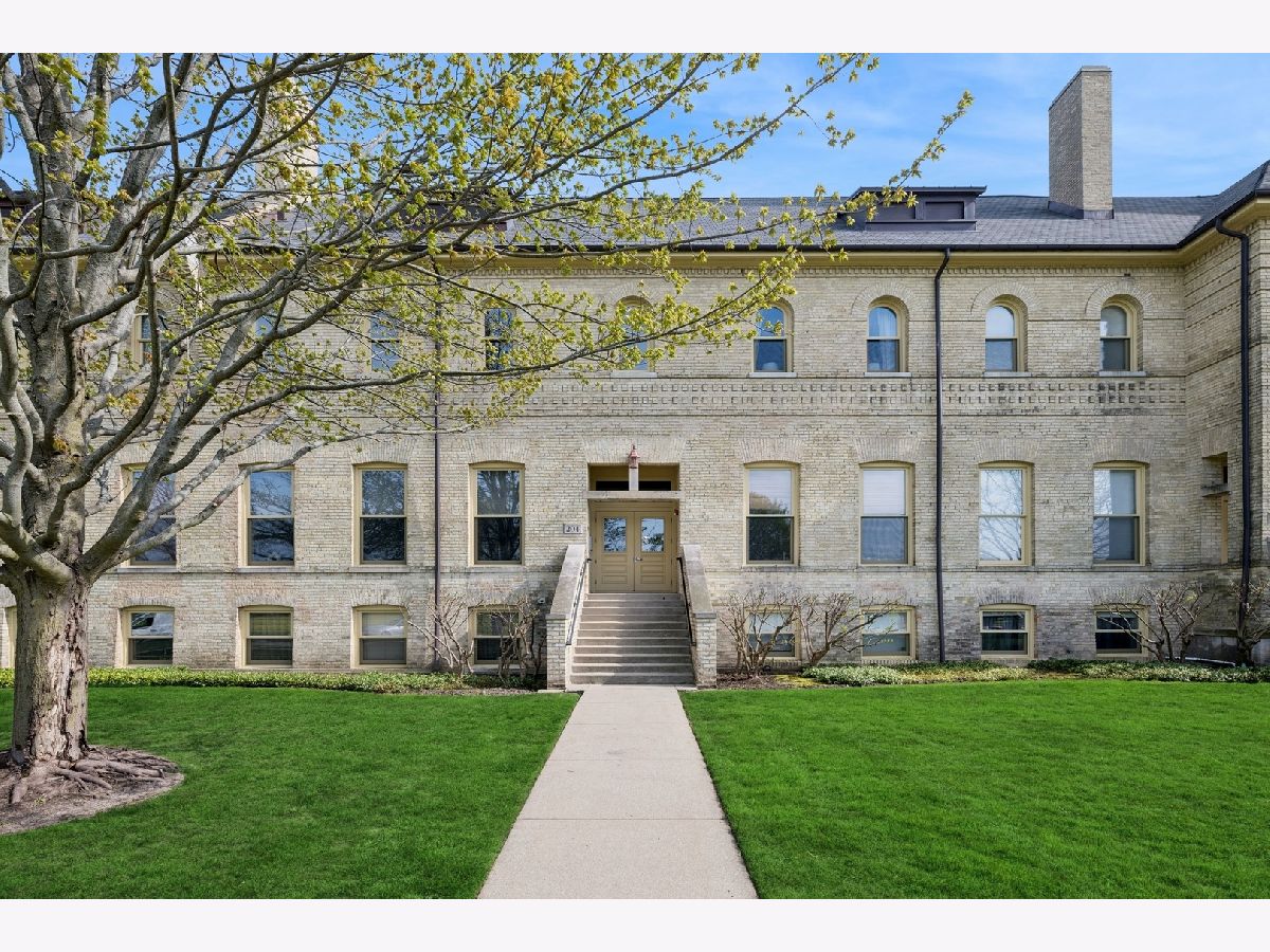 Condos & Townhomes & Homes Sold Fort Sheridan Highland Park Illinois, 204 Leonard Wood