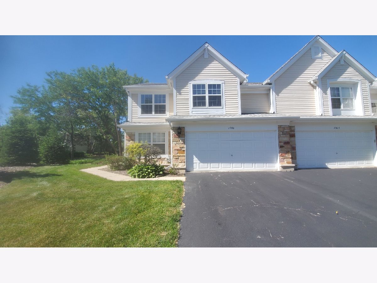 Townhomes & Condos Rented Towne Place West Schaumburg Illinois, 2910 Ashling