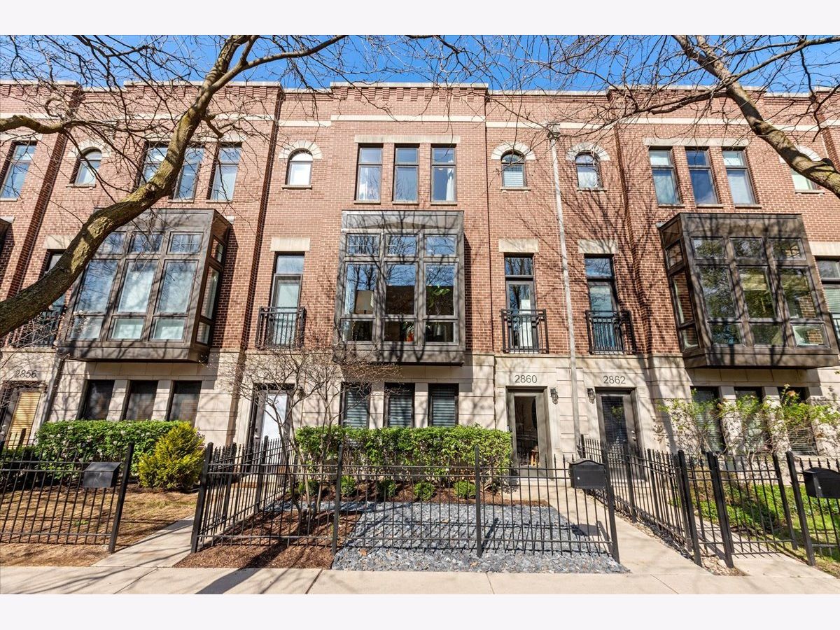 Townhomes & Condos & Homes Sold Columbia Place Chicago Illinois, 2860 Paulina