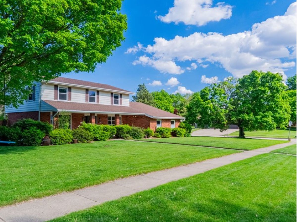 Homes Sold Hedgewood Bloomington Illinois, 2201 Hedgewood