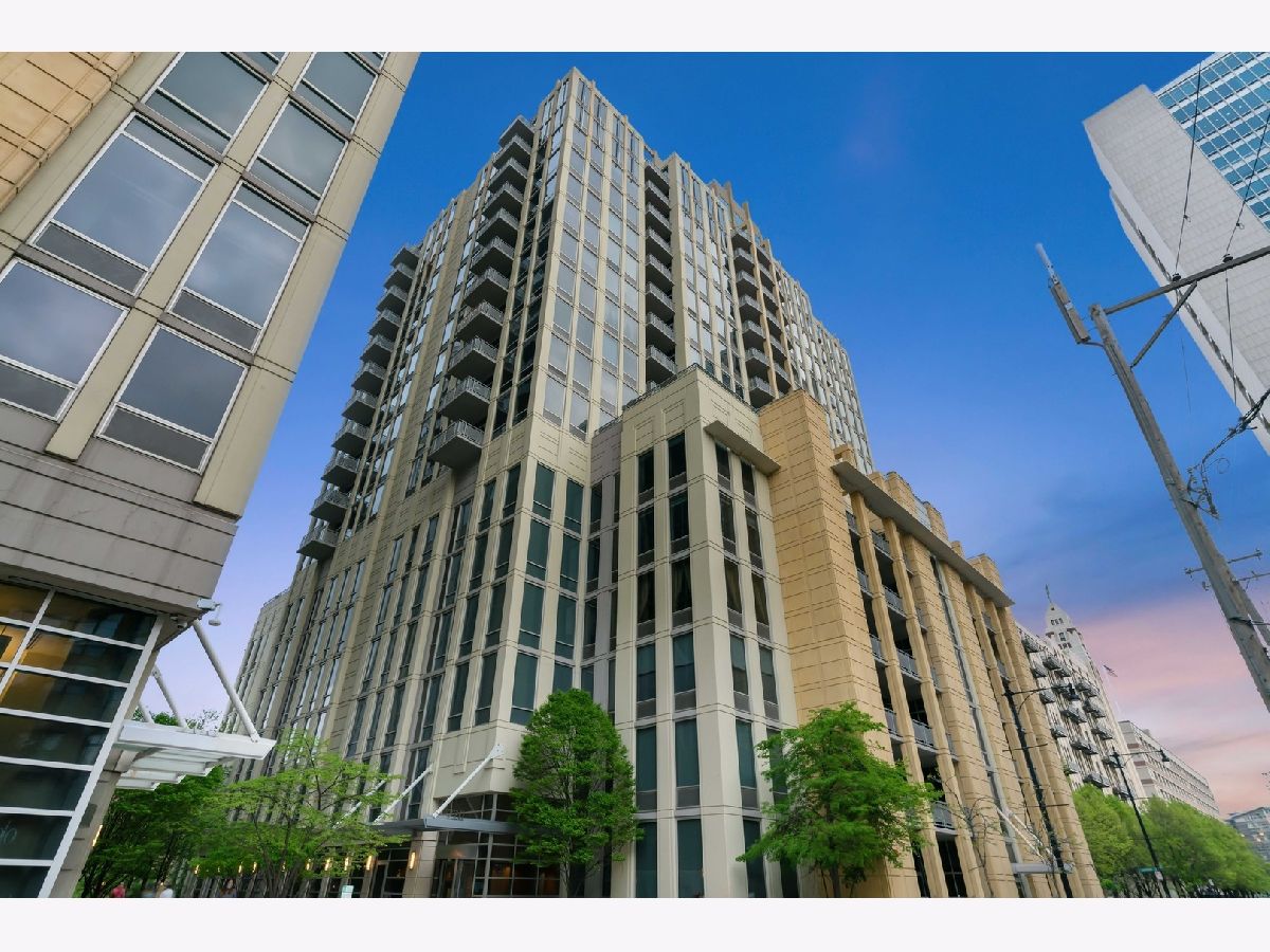 Condominiums Rented Two River Place Chicago Illinois, 720 Larrabee