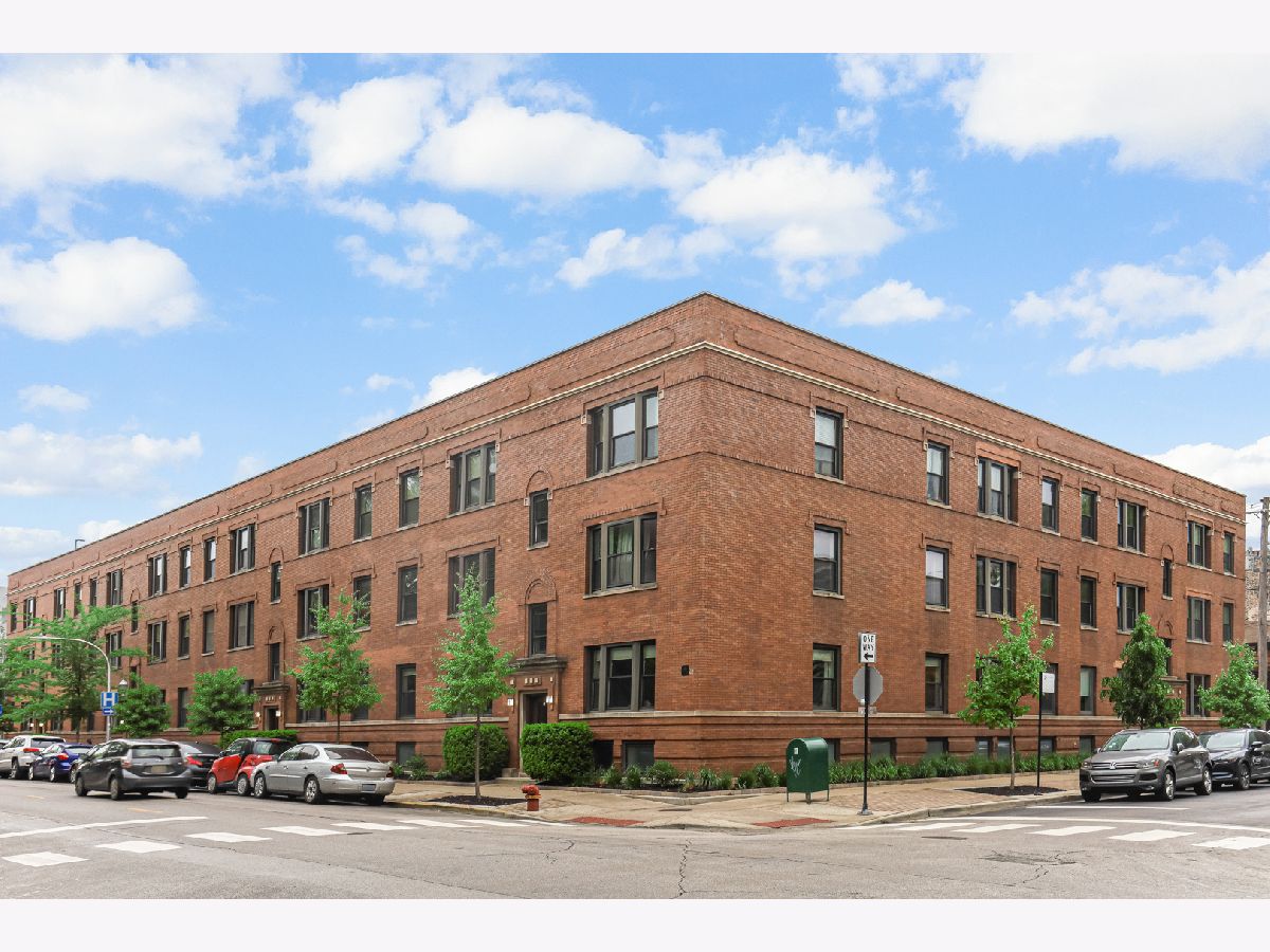 Condominiums For Sale Heather Oaks Chicago Illinois, 2941 Sheffield Avenue