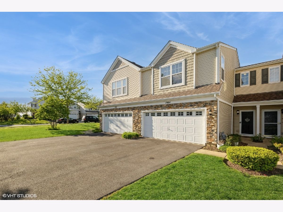 Townhomes & Condos Sold Silverstone Lake Carpentersville Illinois, 1984 Cobblestone