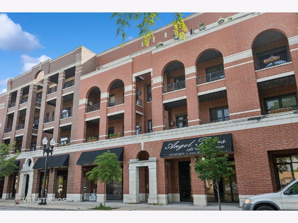 Condominiums Sold Chase Park Commons Chicago Illinois, 4727 Clark