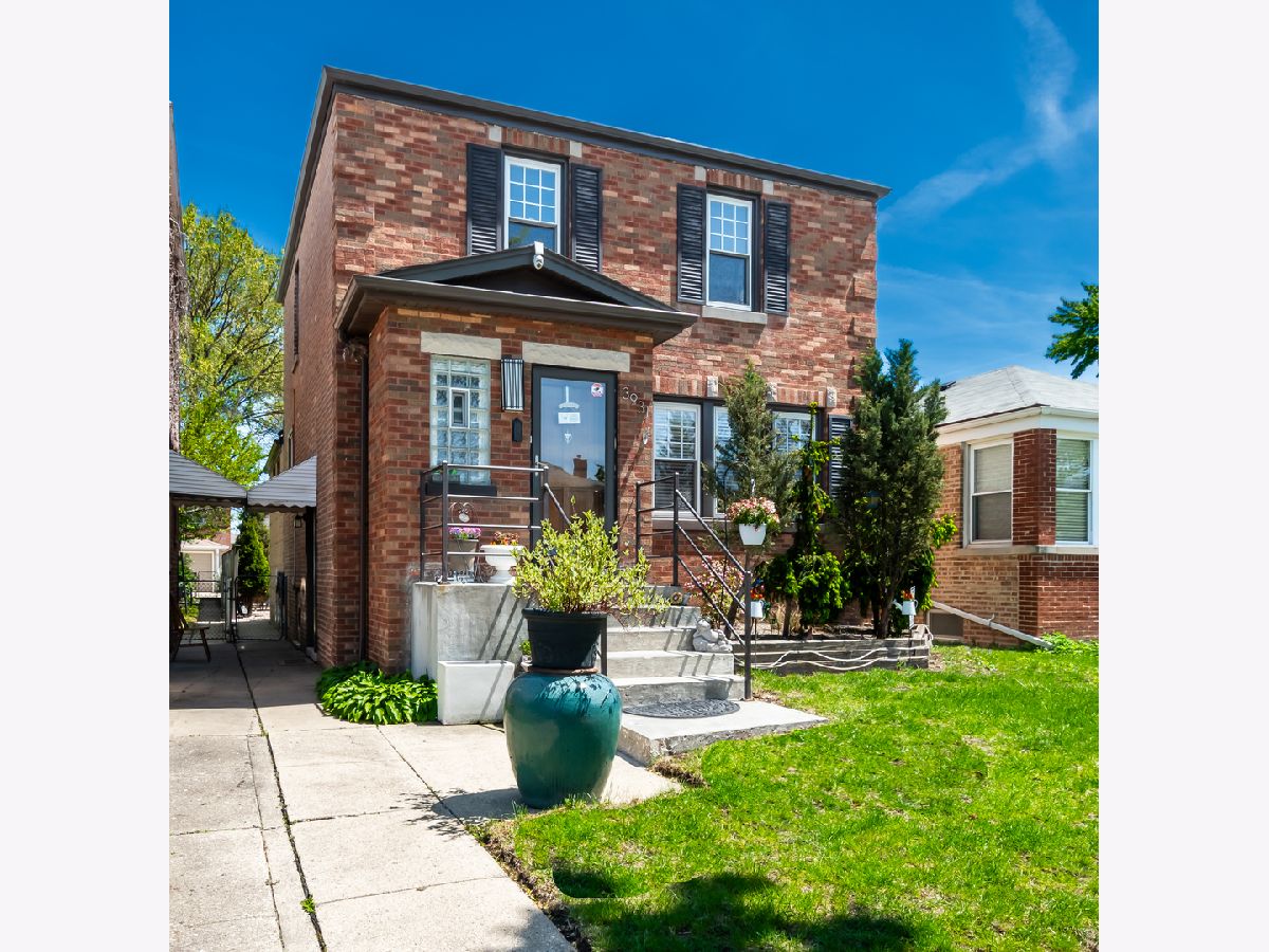 Homes & Condominiums Sold Belmont Heights Chicago Illinois, 3931 Panama