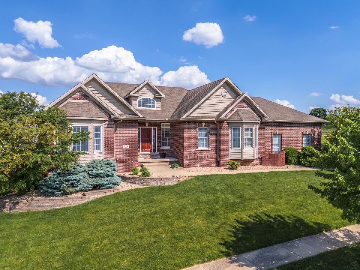 Homes & Condos & Townhomes Sold Fox Creek Bloomington Illinois, 2508 Piney Run