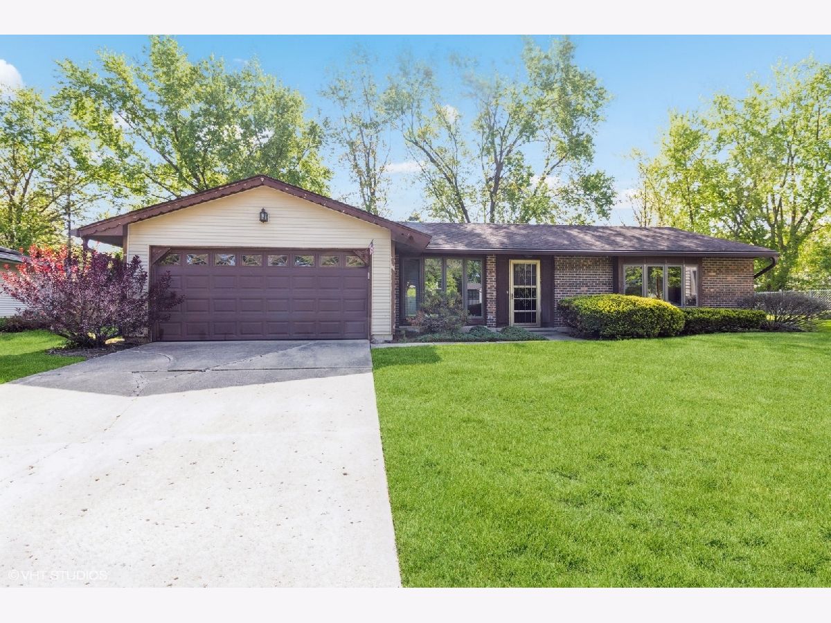 Homes & Condos & Townhomes Sold Parkwood Elgin Illinois, 1179 Pegwood
