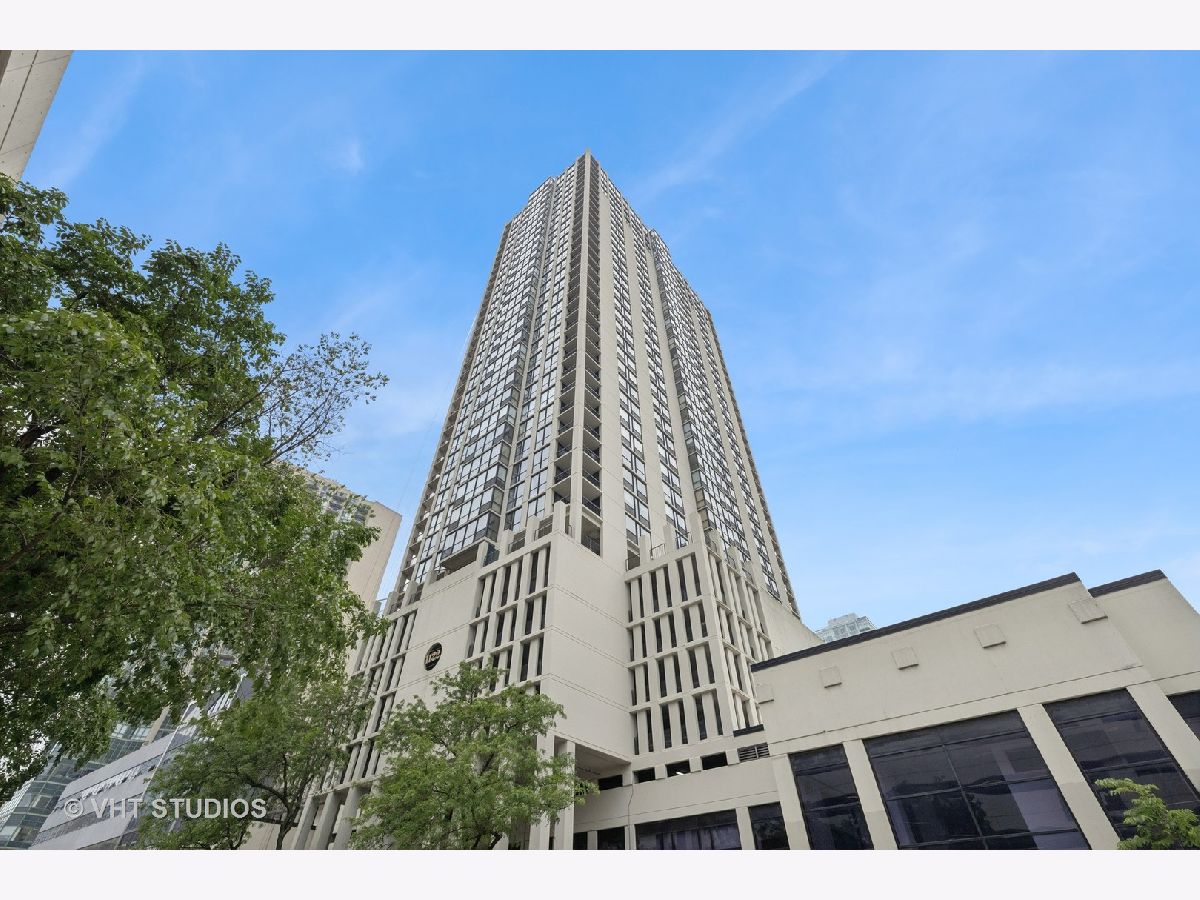 Condominiums For Sale Elm At Clark Condos Chicago Illinois, 1122 Clark Street