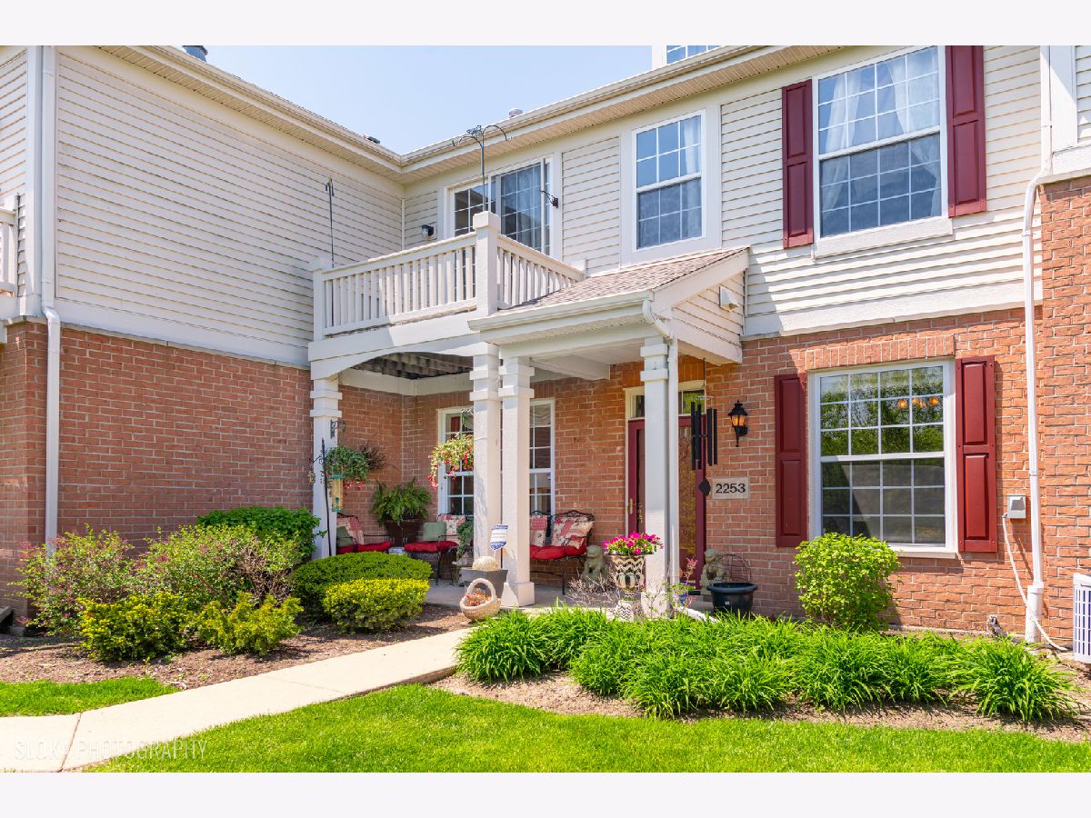 Townhomes & Condos Sold Morgan Hill Mchenry Illinois, 2253 Concord