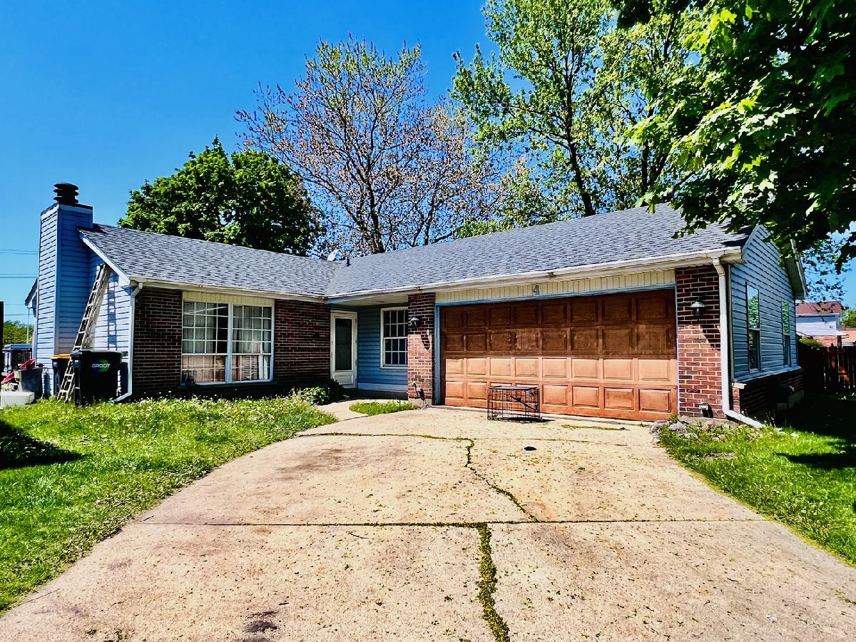 Homes Sold New England Village Streamwood Illinois, 4 Southbury