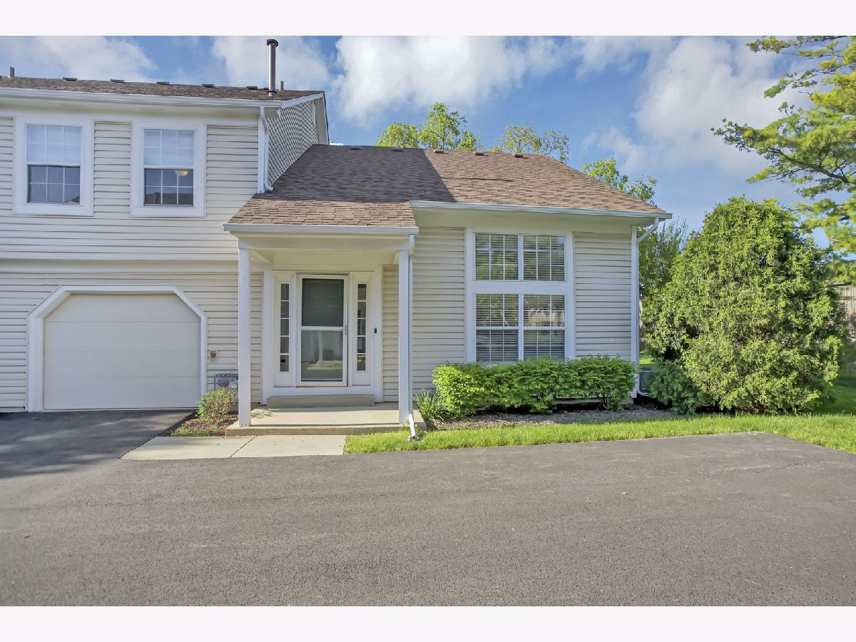 Townhomes Sold Southgate Manor Streamwood Illinois, 129 Hazelnut