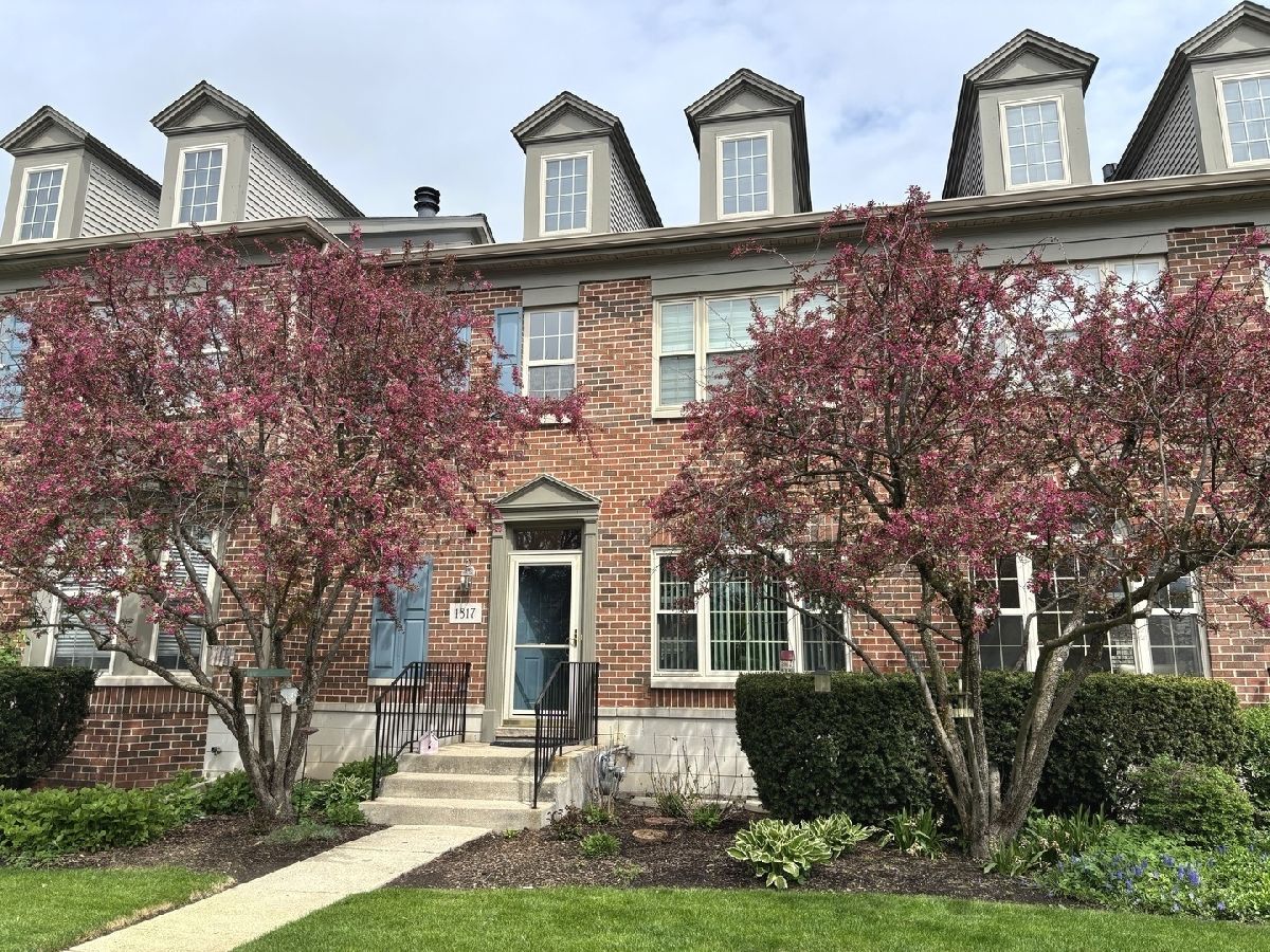 Townhomes & Condos & Homes Sold Heatherfield Glenview Illinois, 1817 Westleigh