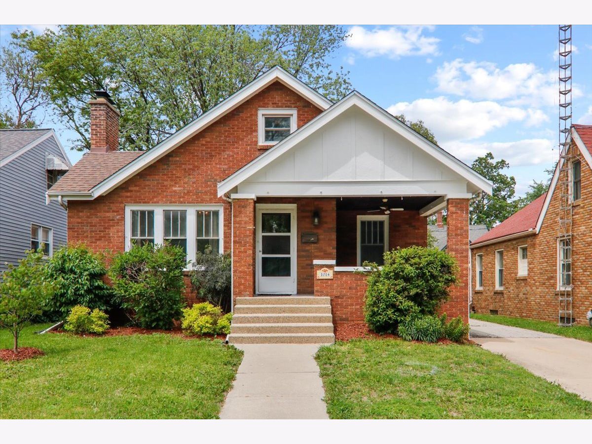 Homes & Condos & Townhomes Sold Davis Addition Bloomington Illinois, 1014 Washington