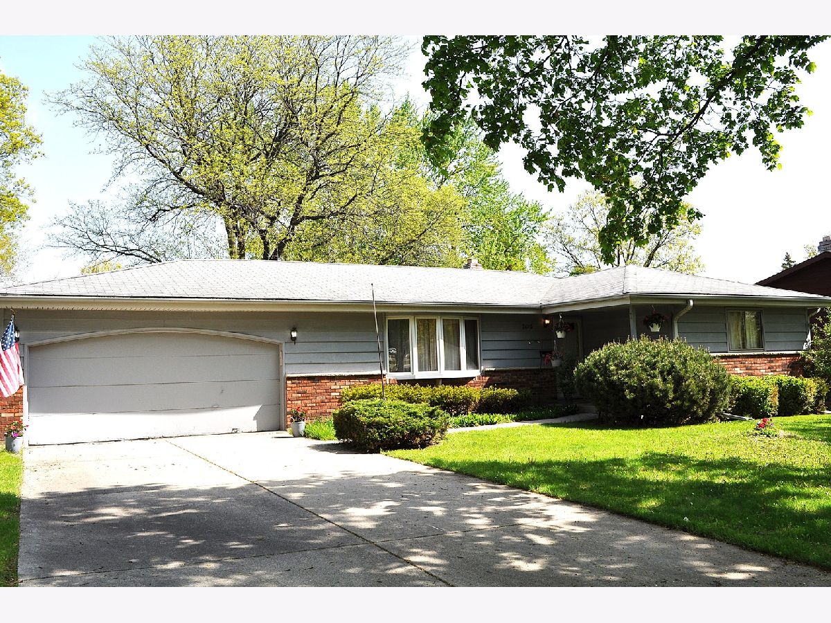 Homes & Condos & Townhomes Sold Country Knolls Elgin Illinois, 2016 Lin Lor