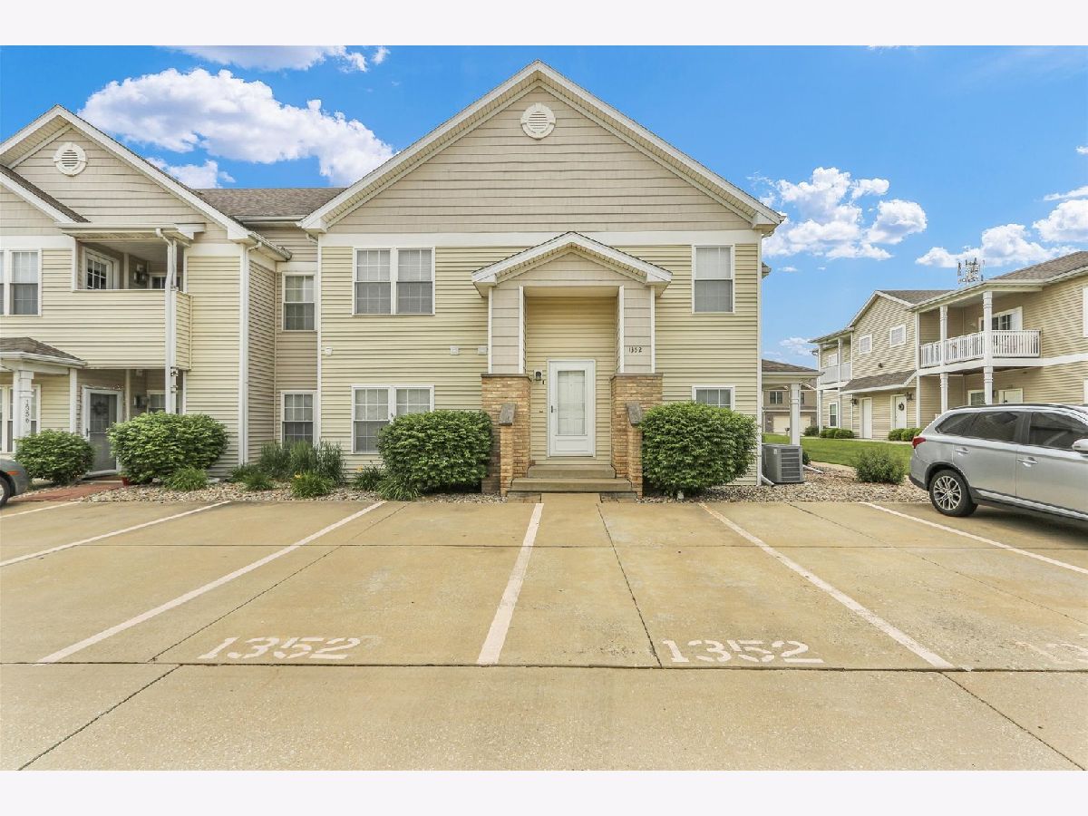 Homes & Condominiums Sold Boulder Ridge Champaign Illinois, 1352 Mariner