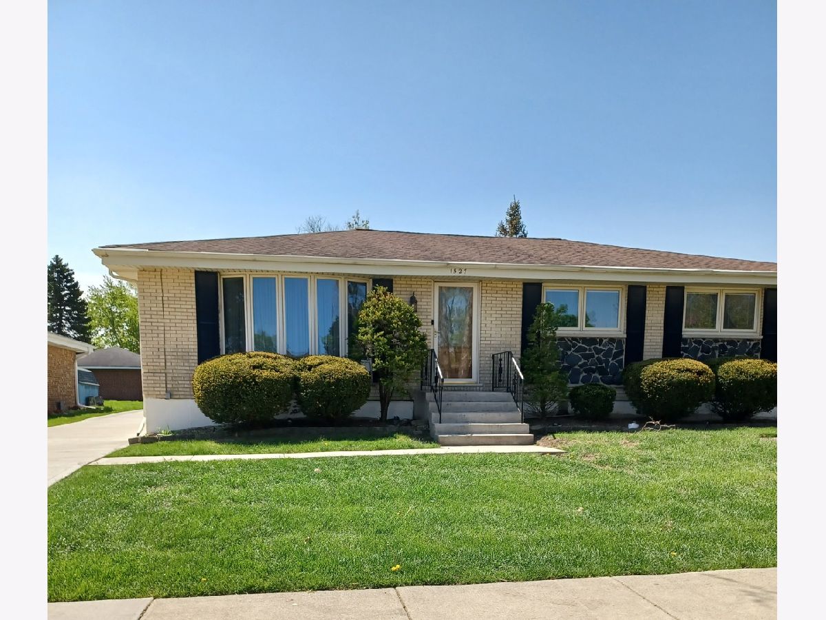 Homes Sold Green Ridge Addison Illinois, 1527 Amelia