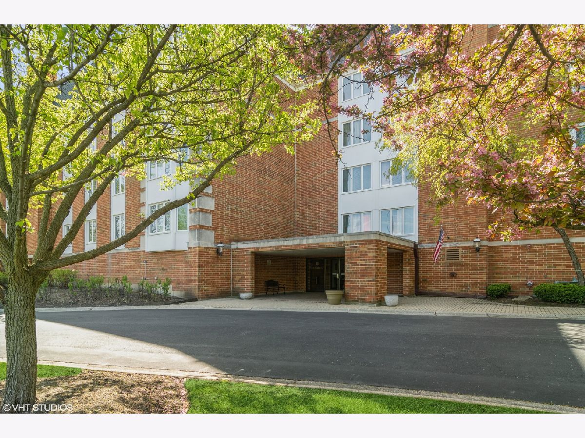 Condominiums Sold Cambridge On The Lake Buffalo Grove Illinois, 100 Lake