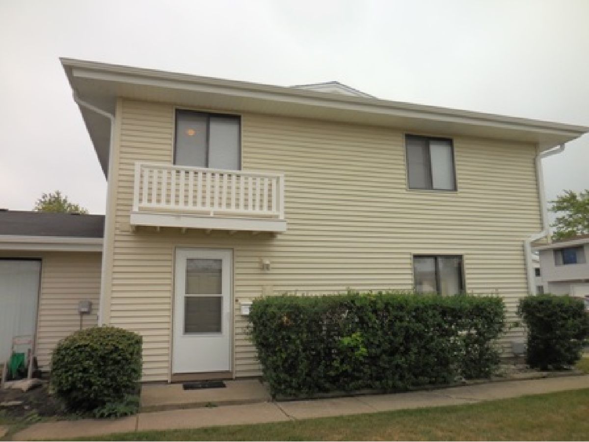 Townhomes & Condos & Homes Rented Weathersfield Commons Schaumburg Illinois, 1404 Tonset