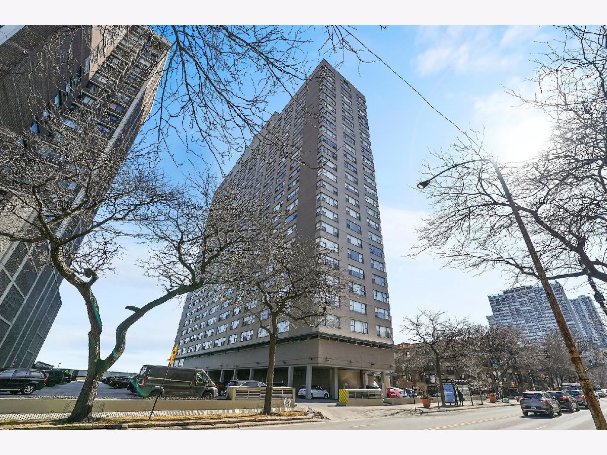 Condominiums Rented Shoreline Towers Chicago Illinois, 6301 Sheridan