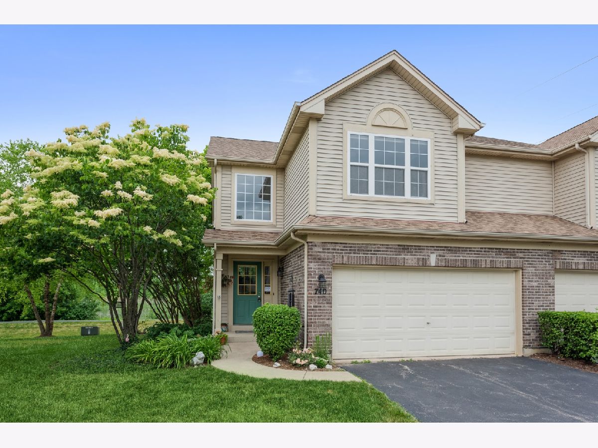 Townhomes & Homes Sold Countryfield Townes Elgin Illinois, 740 Countryfield