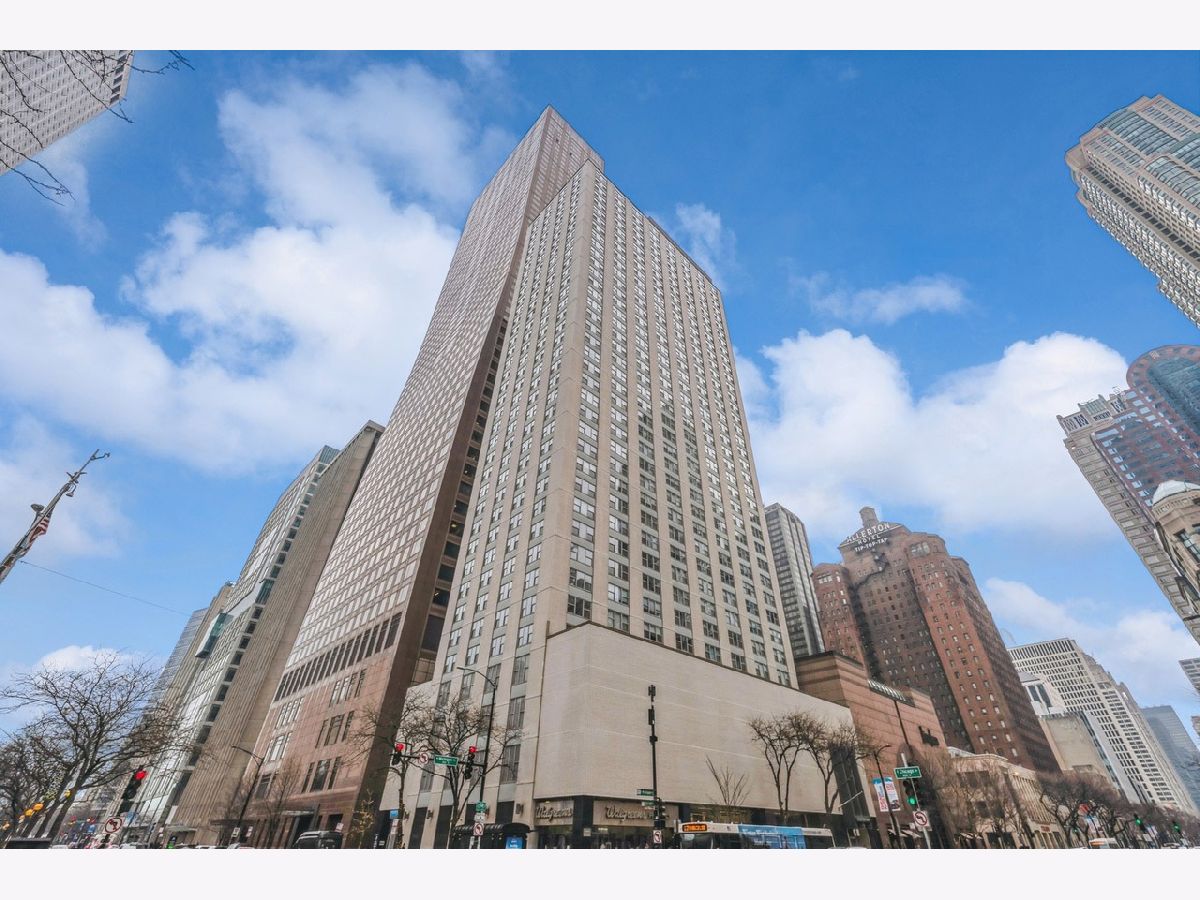 Condos & Townhomes Rented Streeterville Chicago Illinois, 777 Michigan