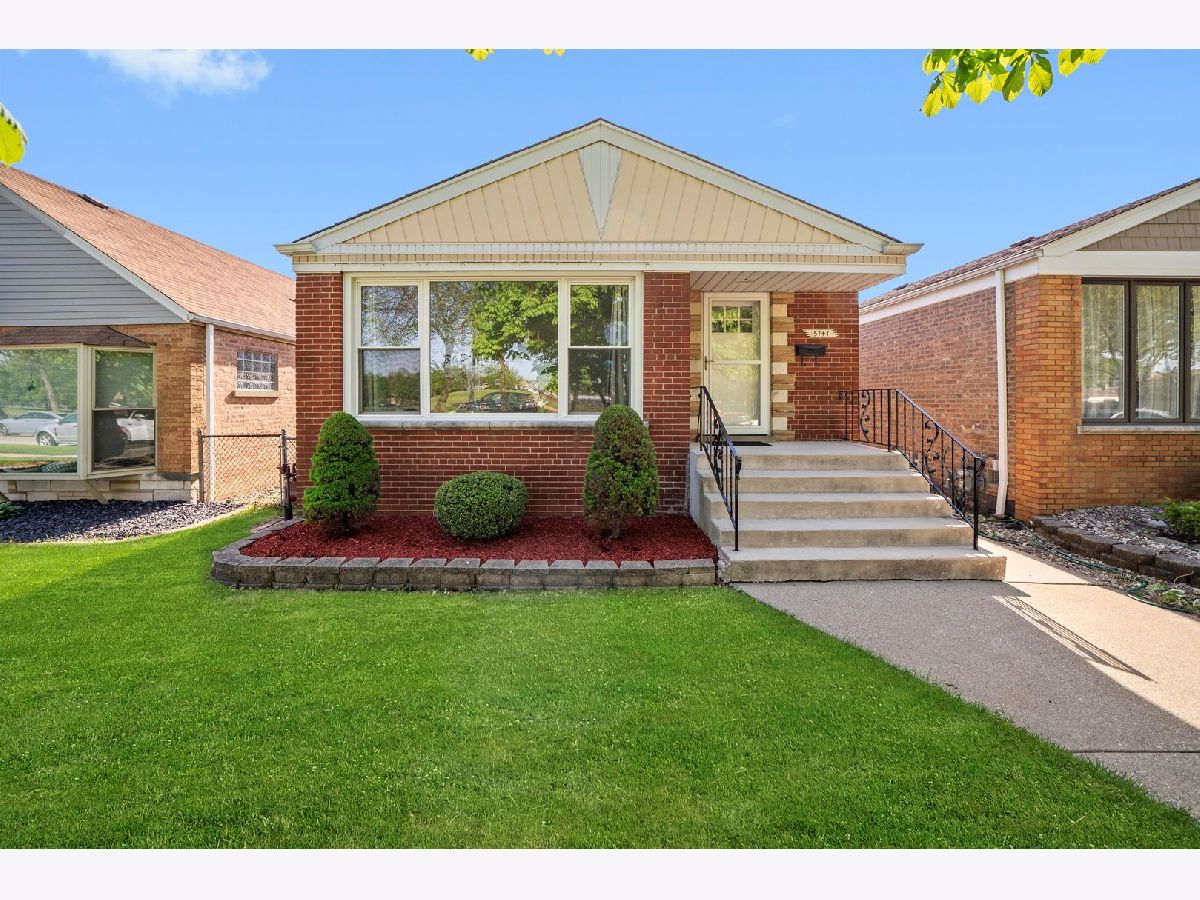  Rented Chicago Illinois, 5747 Mobile
