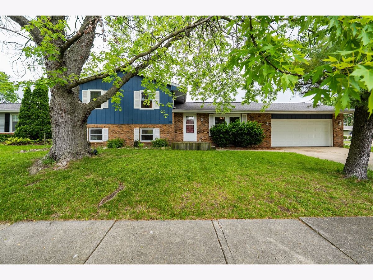 Homes & Condos & Townhomes Sold University Estates Normal Illinois, 220 Arlington