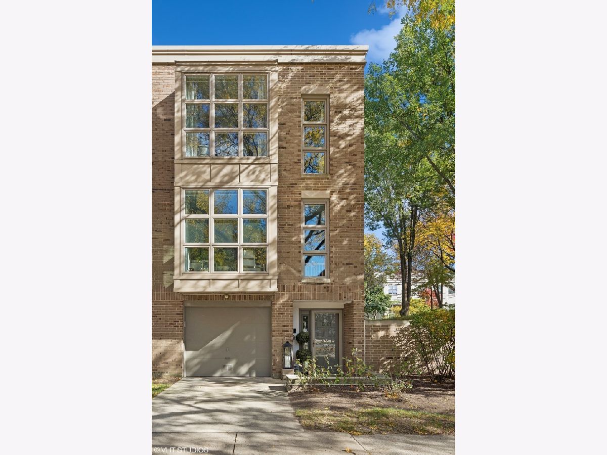 Townhomes Sold Lakewood Commons Chicago Illinois, 2301 Wayne