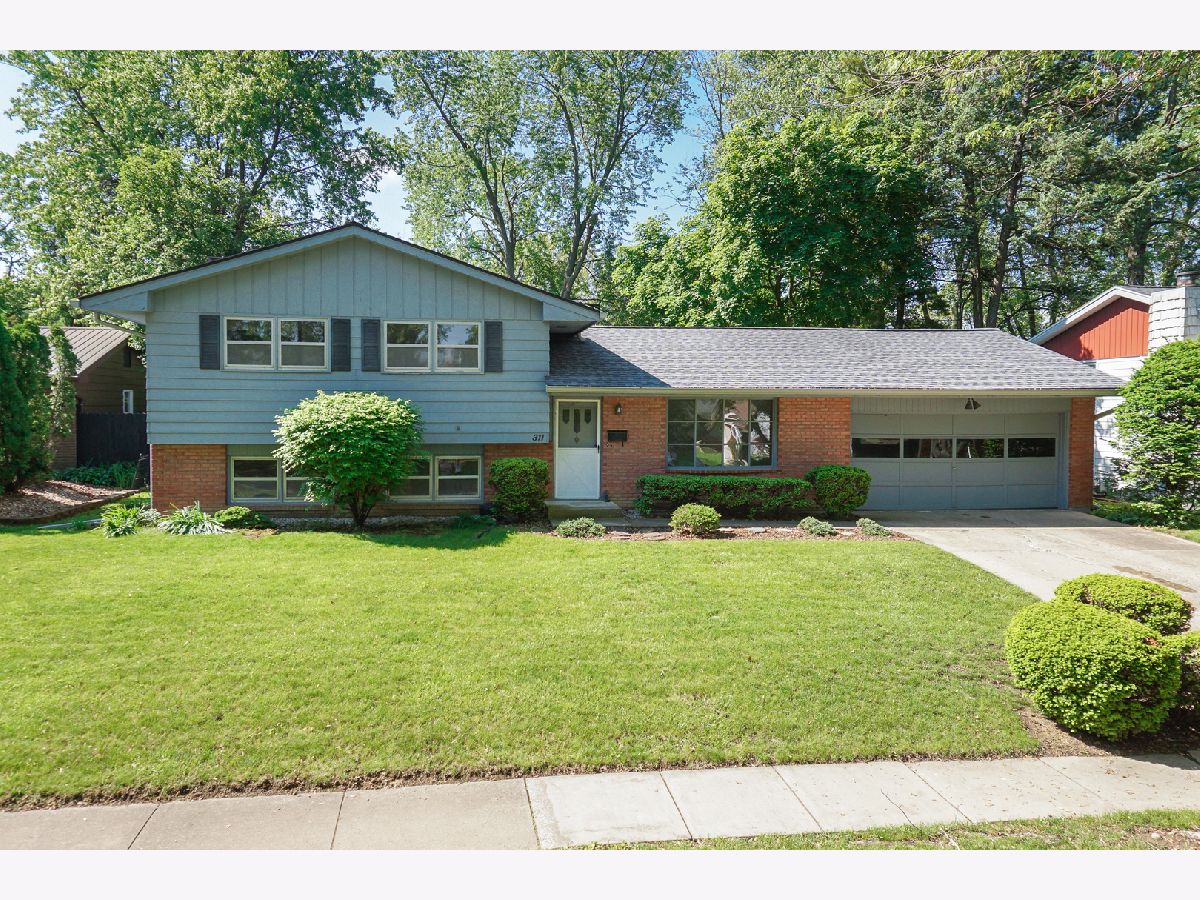 Homes & Condos & Townhomes Sold Fairway Knolls Bloomington Illinois, 311 Hillside