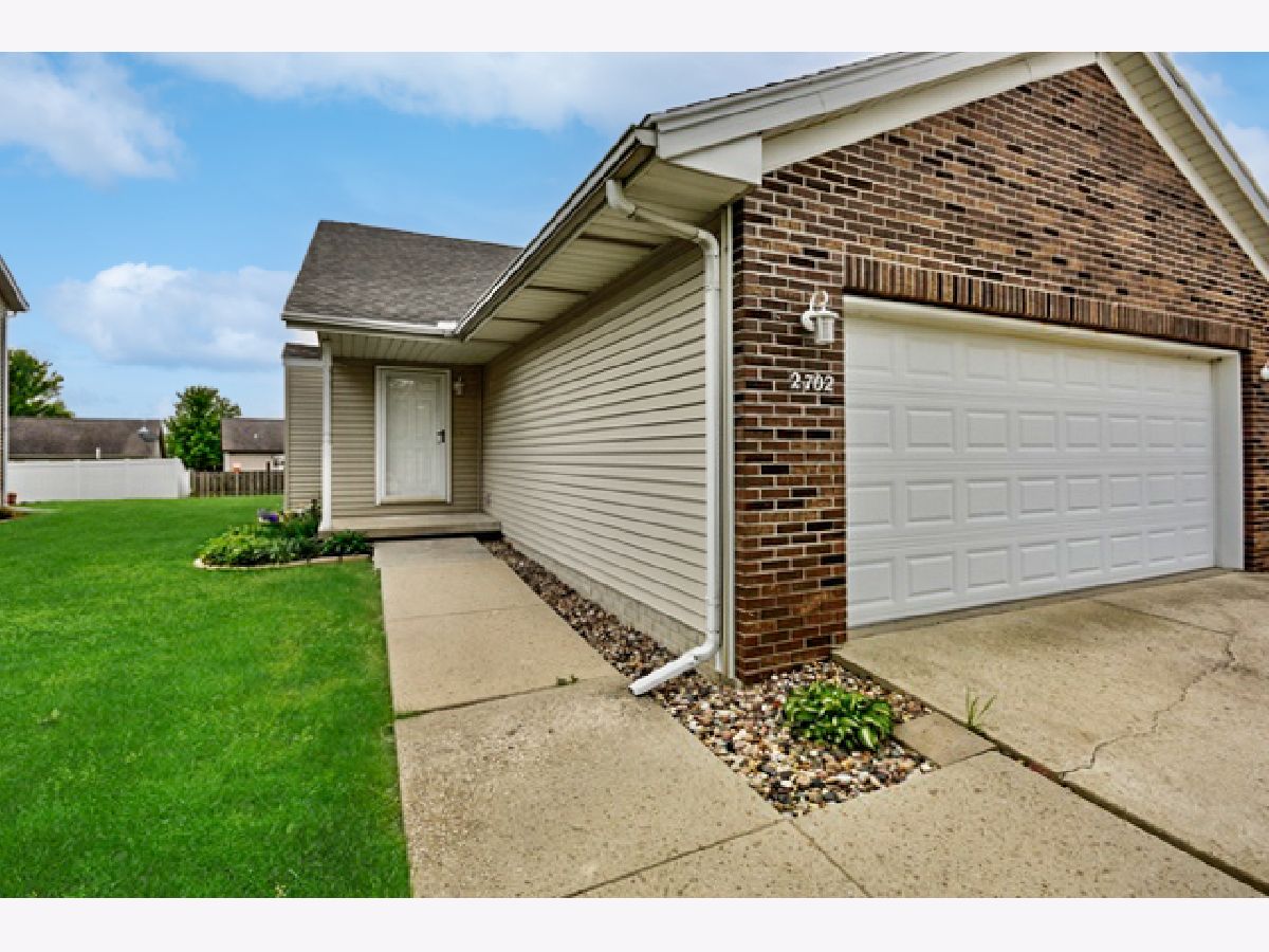 Homes & Condos & Townhomes Sold Fox Creek Village Bloomington Illinois, 2702 Westbrook