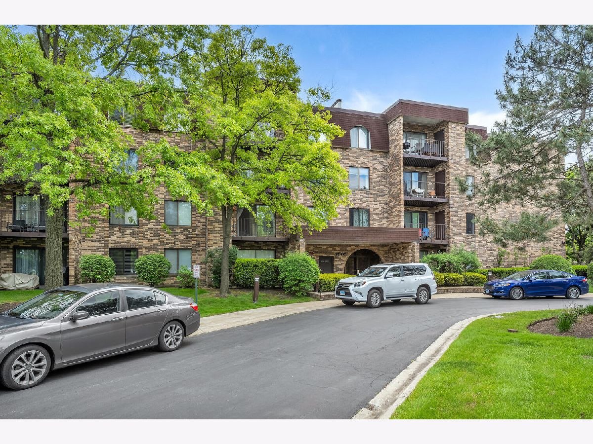 Condominiums & Homes Sold Salceda Del Norte Northbrook Illinois, 2005 Valencia