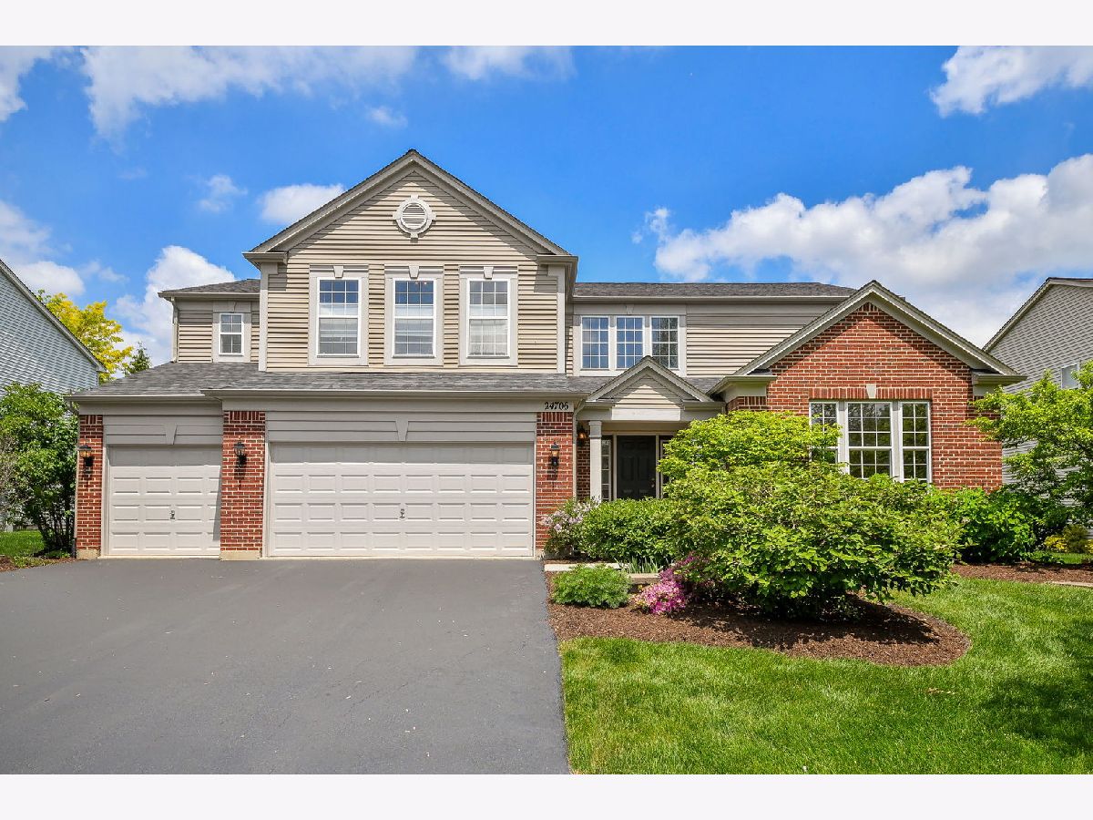 Homes & Condos & Townhomes Sold Century Trace Plainfield Illinois, 24706 Apollo