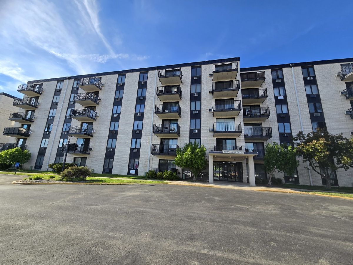 Condos & Townhomes & Homes Rented Terrace Square Niles Illinois, 9098 Terrace