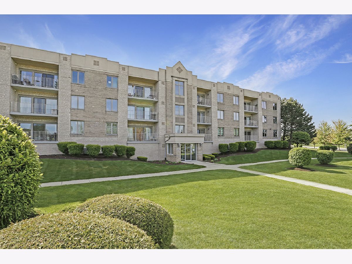 Townhomes & Condos & Homes Sold Centennial Village Orland Park Illinois, 15705 Ravinia