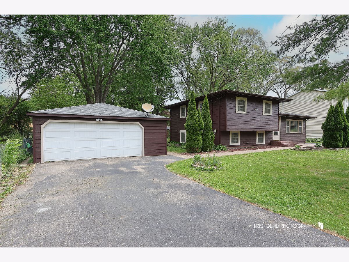 Homes For Sale Orchard Heights Mchenry Illinois, 2810 Brentwood Lane
