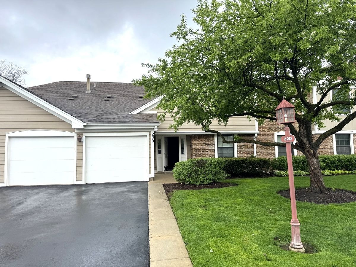 Condos & Townhomes Rented Lexington Green Schaumburg Illinois, 220 Oak Knoll