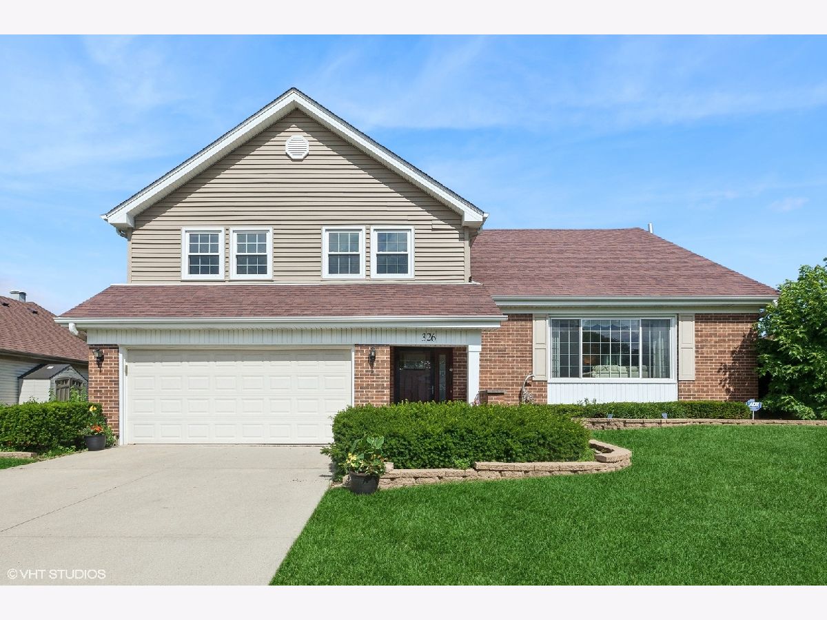 Homes Sold Stratford Place Estates Bloomingdale Illinois, 326 Old Mill
