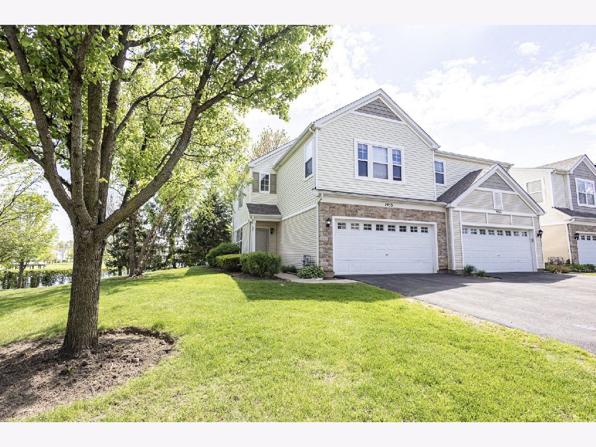 Townhomes & Condos Sold Silverstone Lake Carpentersville Illinois, 1953 Cobblestone